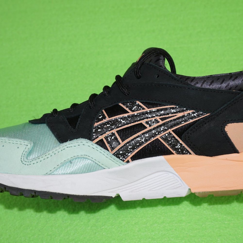 ASICS - Picture 2 of 4